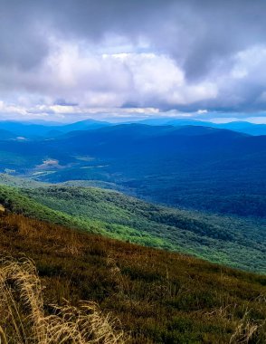 Bieszczady Dağları, Karpatian Dağları 'nın kuzey kesiminde yer alır. Doğanın güzelliği.