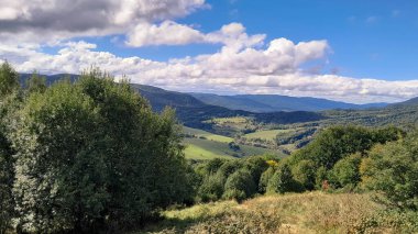 Bieszczady Dağları, Karpatian Dağları 'nın kuzey kesiminde yer alır. Doğanın güzelliği.