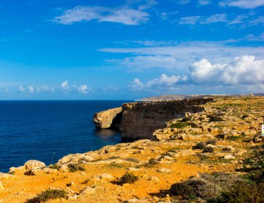 Marfa Yarımadası manzarası. Malta 'nın kuzeyi.