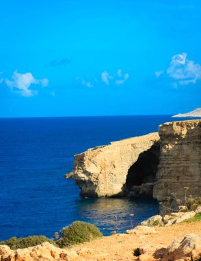 Marfa Yarımadası manzarası. Malta 'nın kuzeyi.