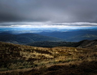 Bieszczady 'de fırtına geliyor. Karpatlar. Doğanın güzelliği.