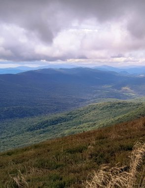 Bieszczady Dağları, Karpatian Dağları 'nın kuzey kesiminde yer alır. Doğanın güzelliği.