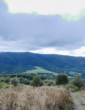 Bieszczady dağlarının güzel manzarası. Karpatlar. Doğanın güzelliği.