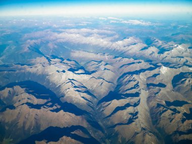 Dünya ve Alp Dağları 'nın Ufku. Uzay gemisi ya da uçaktan görüntüle.