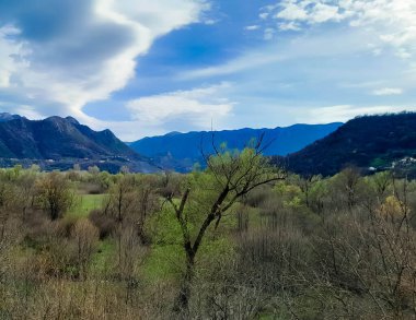 Karadağ 'daki Lovcen Dağları. Doğanın güzelliği. Sonbahar mevsimi.