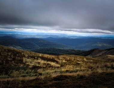 Bieszczady 'de fırtına geliyor. Karpatlar. Doğanın güzelliği.