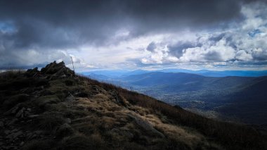 Bieszczady 'de fırtına geliyor. Karpatlar. Doğanın güzelliği.