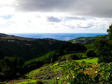 Sao Miguel Adası 'nda fırtına geliyor. Dağ manzarası. Azores.