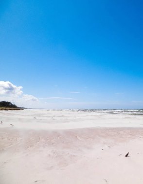 Stilo 'da büyük bir plaj. Baltık Denizi kıyısı. Stilo, Polonya 'nın en büyük plajlarından biri..