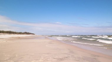 Stilo 'da büyük bir plaj. Baltık Denizi kıyısı. Stilo, Polonya 'nın en büyük plajlarından biri..