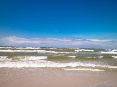 Baltık Denizi. Boşluğu mavi gökyüzünde kopyala.