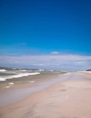 Stilo 'da büyük bir plaj. Baltık Denizi kıyısı. Stilo, Polonya 'nın en büyük plajlarından biri..