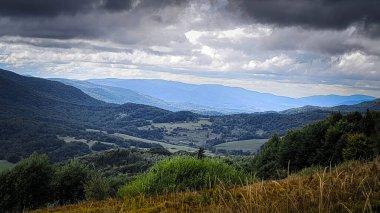Bieszczady 'de fırtına geliyor. Karpatlar. Doğanın güzelliği.
