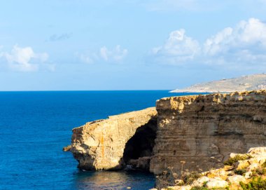 Marfa Yarımadası manzarası. Malta 'nın kuzeyi.
