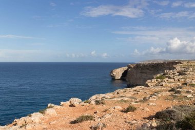 Marfa Yarımadası manzarası. Malta 'nın kuzeyi.
