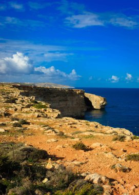 Marfa Yarımadası manzarası. Malta 'nın kuzeyi.