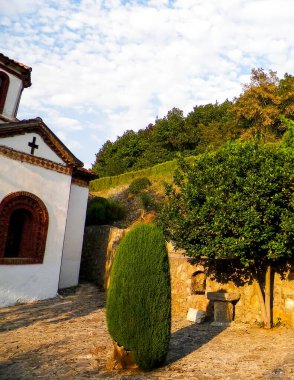 Makedonya 'nın Ochrid Gölü kıyısına yakın Aziz Athanasius Ortodoks Kilisesi. Din ve mimari kavramı.