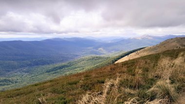 Bieszczady Dağları, Karpatian Dağları 'nın kuzey kesiminde yer alır. Doğanın güzelliği.