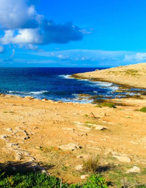 Çöl, Malta 'nın kıyı bölgesi. Marfa Yarımadası. Akdeniz.