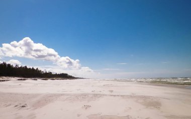 Stilo 'da büyük bir plaj. Baltık Denizi kıyısı. Stilo, Polonya 'nın en büyük plajlarından biri..