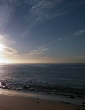 Playa Blanca plajından okyanus manzarası, Lanzarote Adası, Kanarya takımadaları. Doğanın güzelliği.