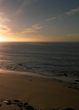 Playa Blanca plajından okyanus manzarası, Lanzarote Adası, Kanarya takımadaları. Doğanın güzelliği.