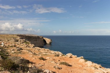 Marfa Yarımadası manzarası. Malta 'nın kuzeyi.