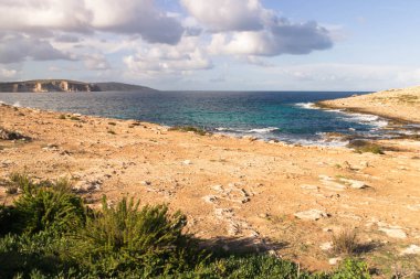 Çöl, Malta 'nın kıyı bölgesi. Marfa Yarımadası. Akdeniz.