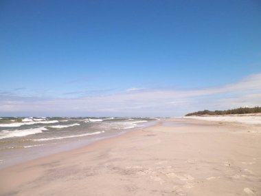 Stilo 'da büyük bir plaj. Baltık Denizi kıyısı. Stilo, Polonya 'nın en büyük plajlarından biri..