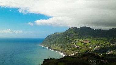 Atlantik Okyanusu kıyısında Sao Miguel Adası Azores Takımadası. Azores 'in güzel doğası.