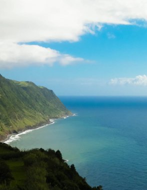 Atlantik Okyanusu kıyısında Sao Miguel Adası Azores Takımadası. Azores 'in güzel doğası.