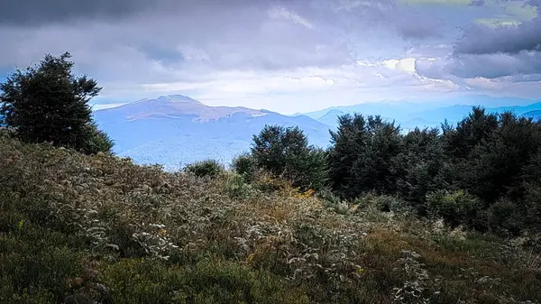 Bieszczady 'de fırtına geliyor. Karpatlar. Doğanın güzelliği.