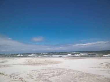 Stilo 'da büyük bir plaj. Baltık Denizi kıyısı. Stilo, Polonya 'nın en büyük plajlarından biri..