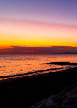 Akdeniz üzerinde gün batımı. Doğanın güzelliği.