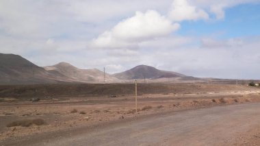 Lanzarote Adası 'ndaki çölün üzerinde. Mars manzara gibi..