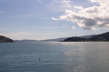 Karadağ 'ın Kotor Körfezi kıyı şeridi. Adriyatik Denizi 'nin Güzelliği.