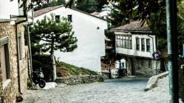 Eski şehrin sokakları, Ochrid Makedonya. Ohri, UNESCO 'nun Dünya Mirası kapsamında yer alan 28 siteden biri. Mimarlık ve turizm konsepti.