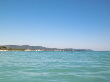 Vada, İtalya 'nın deniz ve kıyıları. Şeffaf, turkuaz su ve beyaz kum. Seyahat ve doğa kavramı.