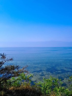 Polonya 'daki Pucka Körfezi' nin temiz su manzarası çok güzel. Pucka Körfezi 'nin doğal koşulları biliniyor. Temiz su ve güzel manzaralar..