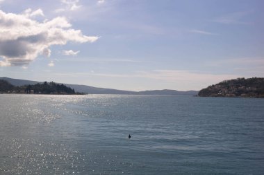 Karadağ 'ın Kotor Körfezi kıyı şeridi. Adriyatik Denizi 'nin Güzelliği.