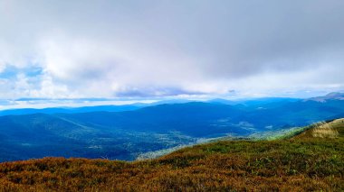 Bieszczady Dağları, Karpatian Dağları 'nın kuzey kesiminde yer alır. Doğanın güzelliği.