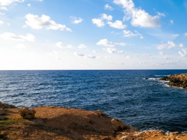 Kıbrıs Rum Kesimi 'nin Coral Bay yakınlarındaki kıyı bölgesinde. Saf doğa..