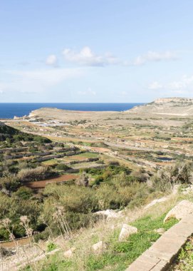 Melliea 'da Mağara Yatılı. Malta. Turistik bir yer.
