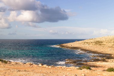 Çöl, Malta 'nın kıyı bölgesi. Marfa Yarımadası. Akdeniz.