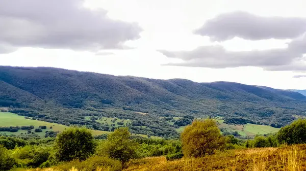 Bieszczady Dağları, Karpatian Dağları 'nın kuzey kesiminde yer alır. Doğanın güzelliği.