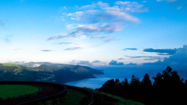 Sao Miguel Adası sahilinden Atlantik Okyanusu manzarası. Azores takımadaları.