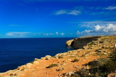 Marfa Yarımadası manzarası. Malta 'nın kuzeyi.