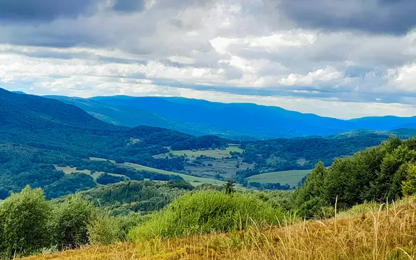 Bieszczady dağlarının güzel manzarası. Karpatlar. Doğanın güzelliği.