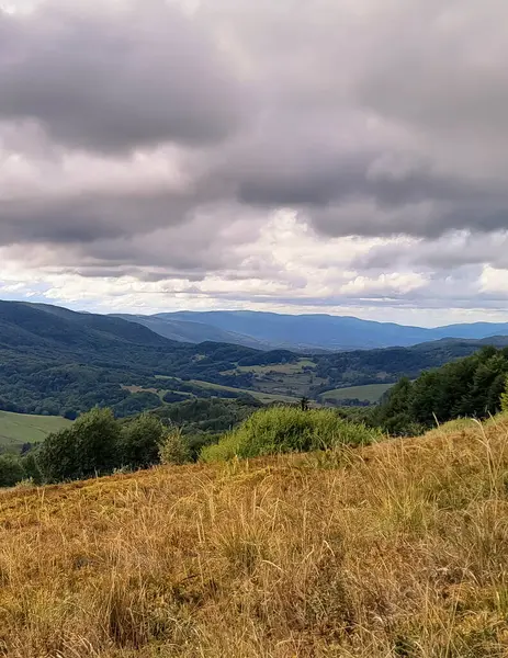 Bieszczady Dağları, Karpatian Dağları 'nın kuzey kesiminde yer alır. Doğanın güzelliği.