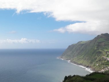 Atlantik Okyanusu kıyısında Sao Miguel Adası Azores Takımadası. Azores 'in güzel doğası.